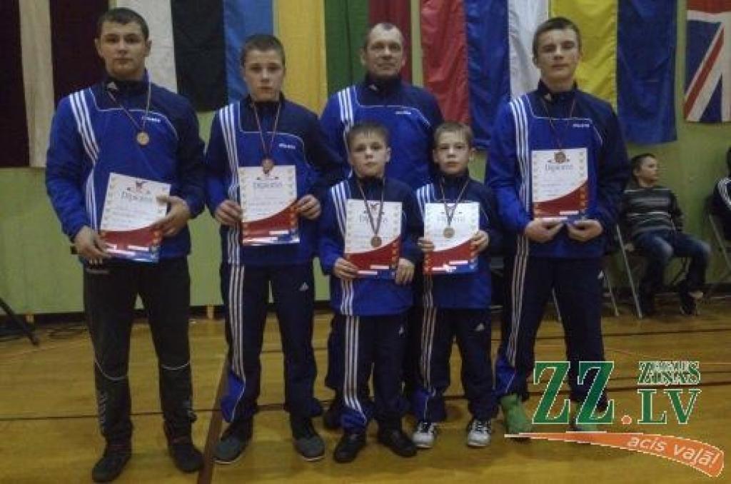 Autors: no sportistu albuma