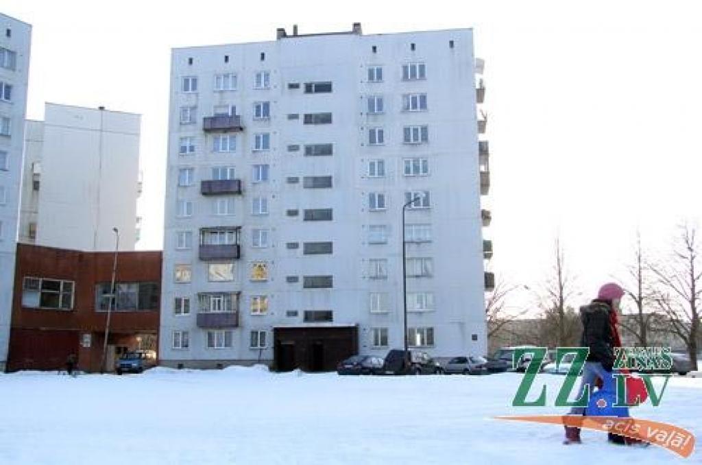 Iespējams, jau drīzumā varētu sākties Loka maģistrāles 27. mājas energoefektivitātes paaugstināšanas darbi. 
Autors: Agris Samcovs