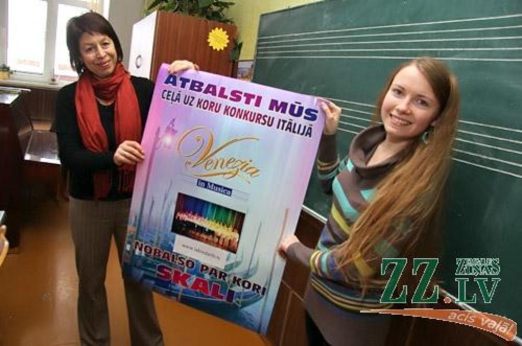 Jelgavas Valsts ģimnāzijas jauktais koris «Skali» kopš 1976. gada godam nesis savas pilsētas un Latvijas vārdu pasaulē, piedaloties gan vietēja mēroga, gan starptautiskos pasākumos un konkursos. 
Autors: Agris Samcovs