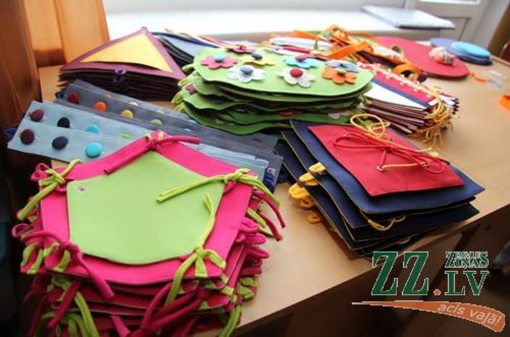 «Uzskatām, ka gan tirgus izpētes, gan produkta pieslīpēšanas ziņā esam vēl tikai sākumstadijā. Mūsu mērķis ir izaugt un saražotās produkcijas apjomu, kā minimums, desmitkāršot,» augstam un tālam lidojumam gatava pirms nepilniem diviem gadiem dibinātā uzņēmuma «Ducis Variations» īpašniece, vadītāja, kā arī ideju autore un virzītāja Ilze Apsīte. 
Autors: Agris Samcovs