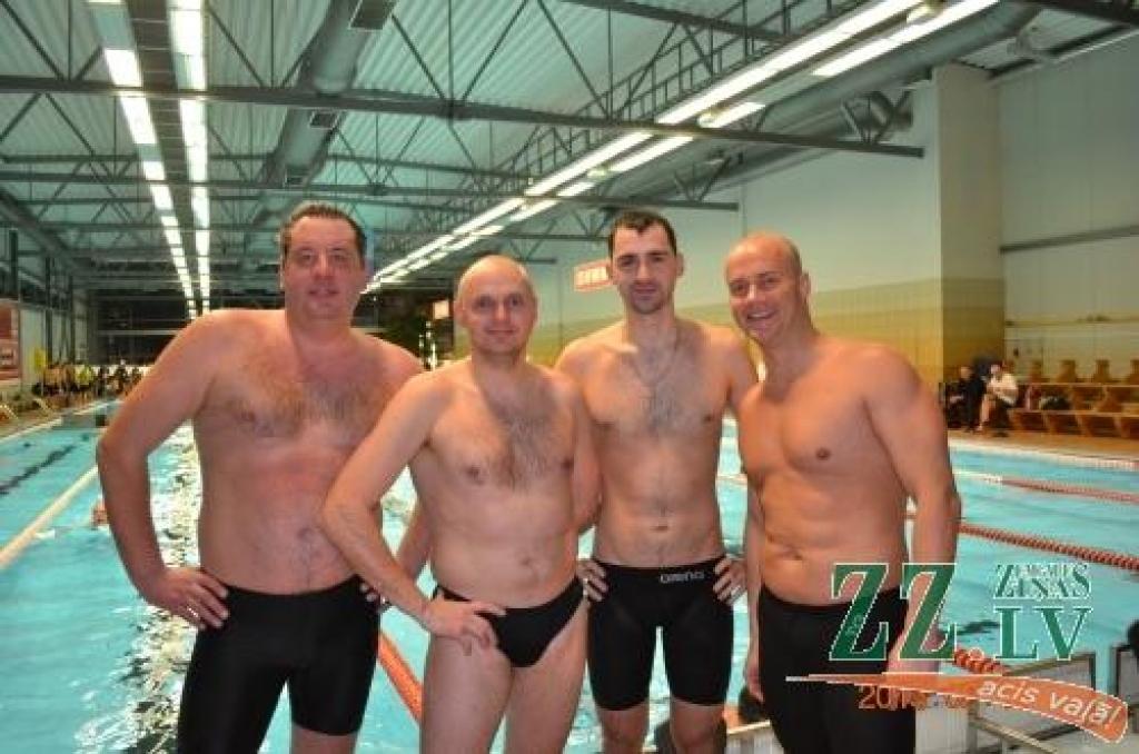 Autors: No sportistu albuma