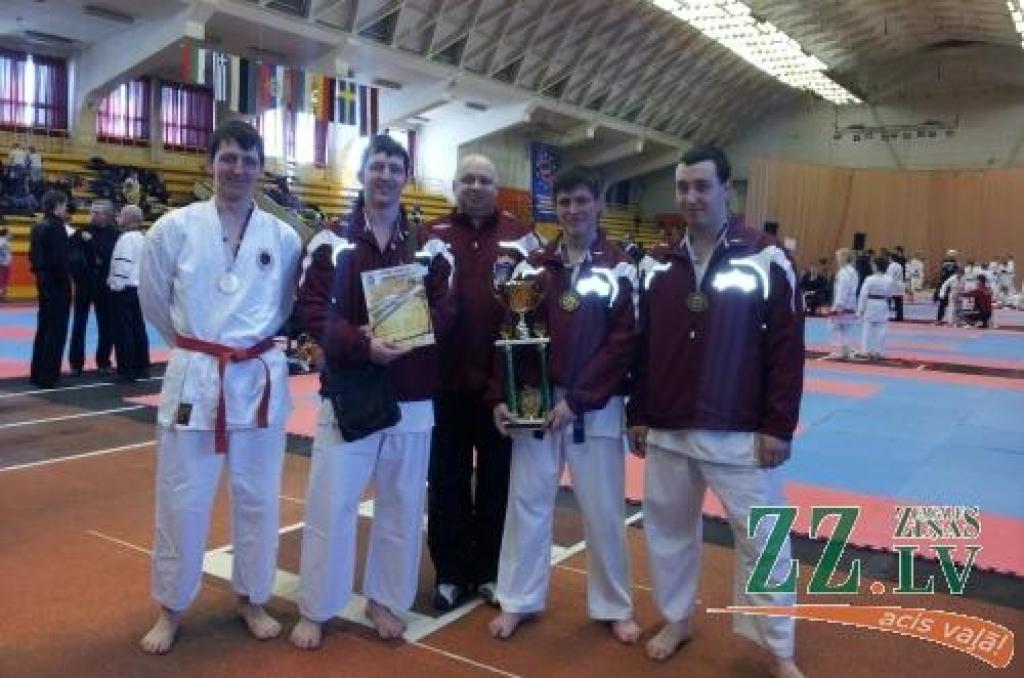 Autors: no sportistu albuma