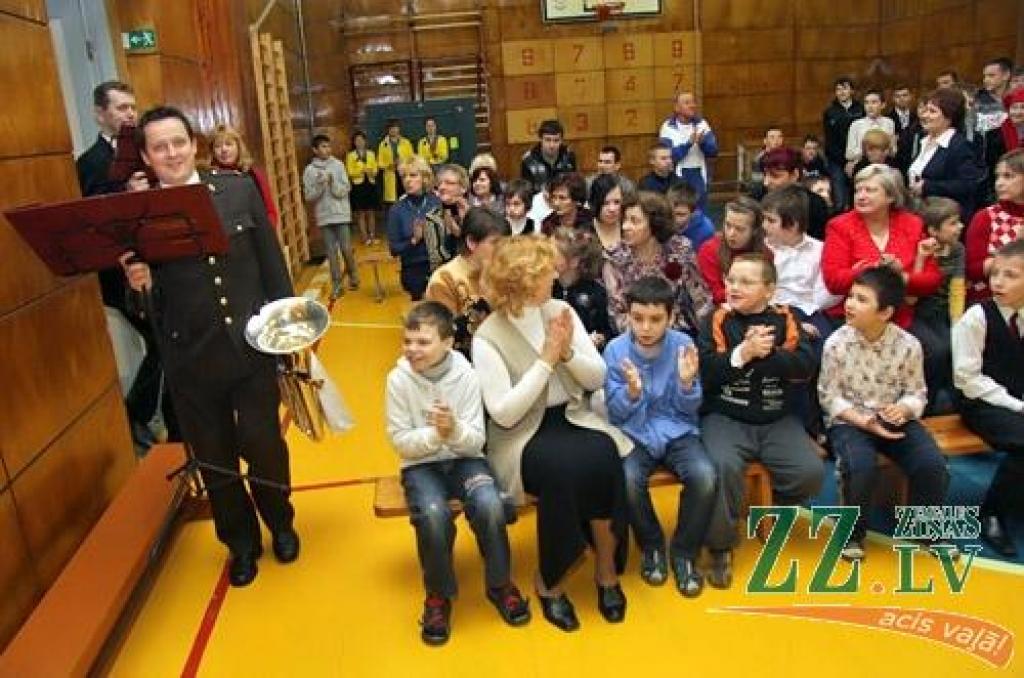 Latvijas Republikas proklamēšanas 95. jubilejas gadā ar īpašu koncertu Jelgavas Speciālajā pamatskolā 5. martā viesojās Nacionālo bruņoto spēku Štāba orķestra mūziķi, kā arī izglītības iestādes ilggadējs sadarbības partneris kontrtenors...