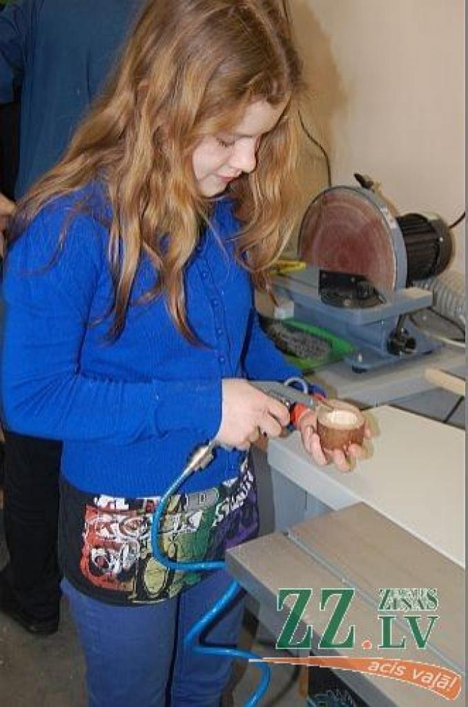 Autors: Jelgavas 1. ģimnāzija