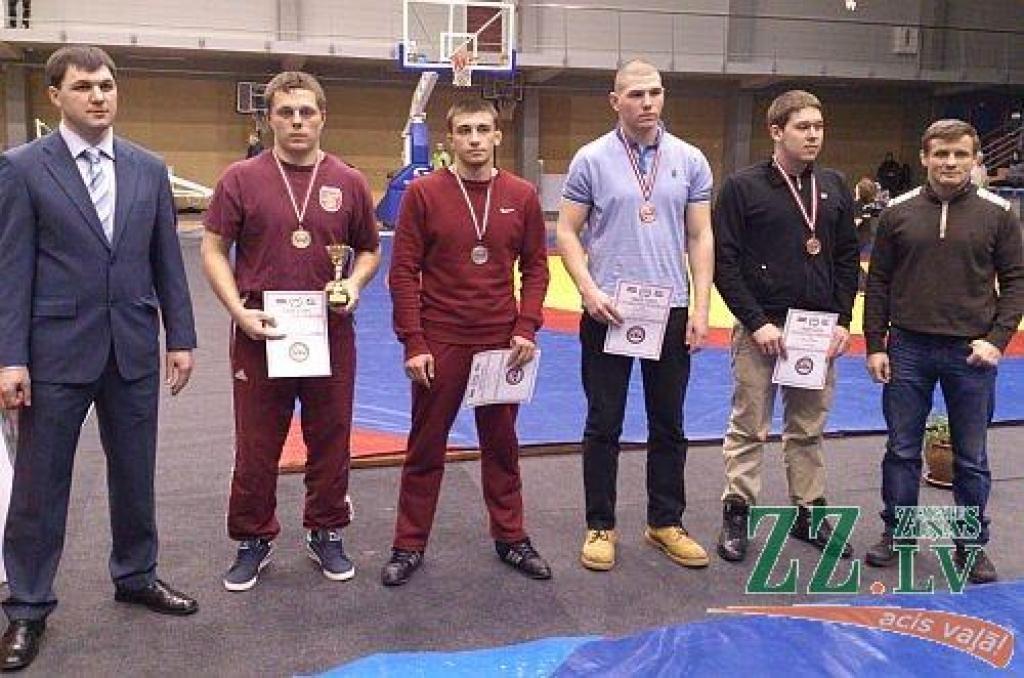 Autors: no sportistu albuma