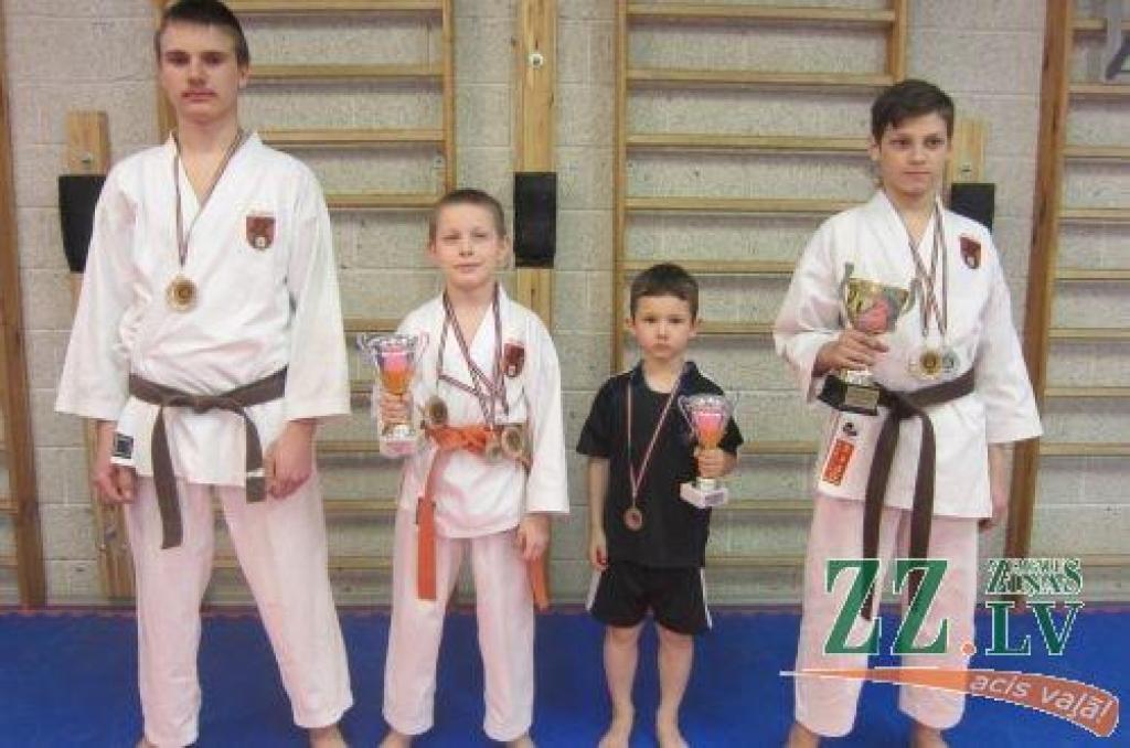 Autors: no sportistu albuma