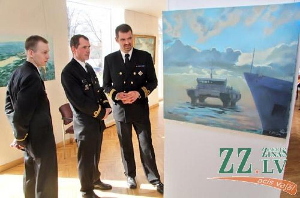 Piedaloties Latvijas kara jūrniekiem un pilsētas kultūras, spēka struktūru un pašvaldību darbiniekiem, Jelgavas kultūras namā atklāta gleznotāju Gerdas Stūres un Martas Jurjānes jūras spēkiem veltīta izstāde. 
Jūras spēku flotiles...