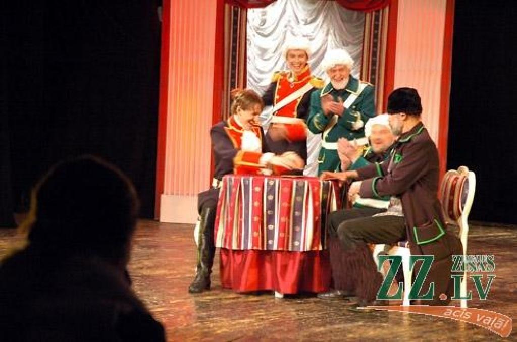 Dailes teātrī 6.aprīlī un 7.aprīlī noticis Latvijas amatierteātru iestudējumu skates «Gada izrāde 2012» fināls, kurā par uzvaru cīnījās desmit iestudējumi no dažādiem Latvijas reģioniem. Ar Mārtiņa Zīverta lugu «Minhauzena precības» skates...