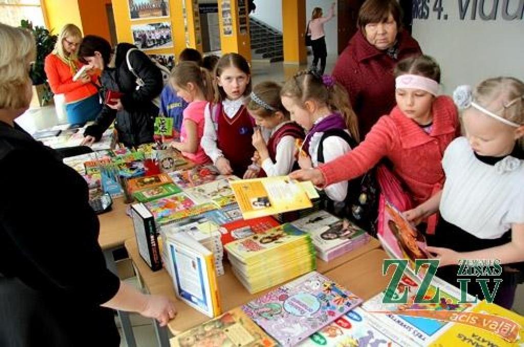 Pirmo reizi piedāvāto iespēju piedalīties «Vecāku žūrijā» Jelgavas 4.vidusskolā izmantojuši 11 pieaugušie.
Autors: Agris Samcovs