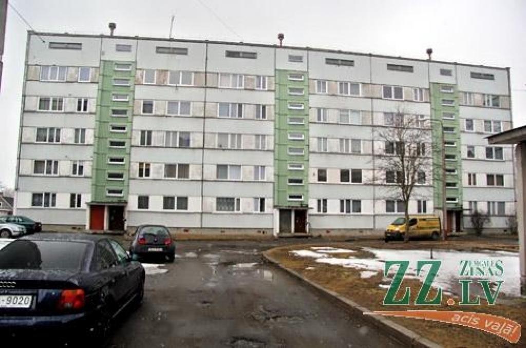 Daļa Meiju ceļa 48. nama iedzīvotāji kopš pagājušās piektdienas spiesti dzīvot bez gāzes. Uzņēmums «Latvijas gāze» to atslēdzis, jo vienā no dzīvokļiem konstatēta nelikumīga stāvvada pārbūve, tādējādi pastāvot reāli gāzes sprādziena draudi. 
Autors: Agris Samcovs