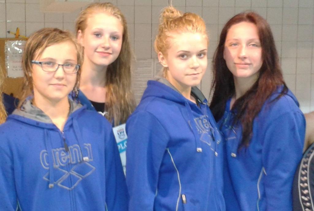 No kreisās: Kristiāna Kalniņa, Zane Tīrumniece, Gundega Jankovska, Agnese Bikoviča.