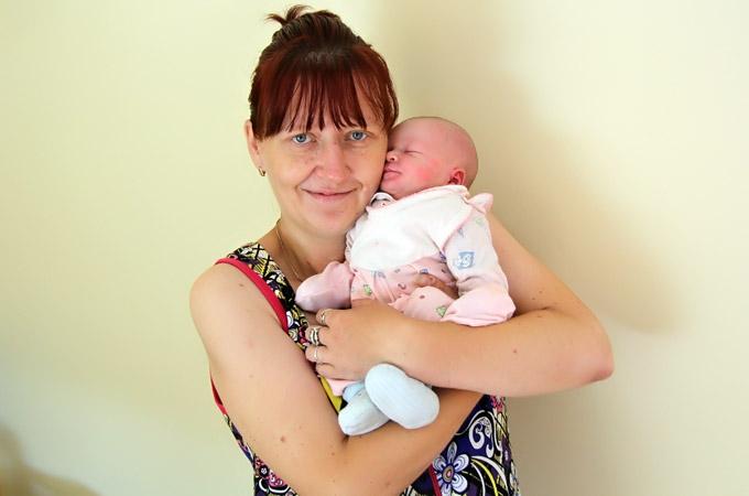 Jāņos turpmāk dzimšanas dienu svinēs Nataļjas un Vitālija Gerasimovu ilgi gaidītā meitiņa Diāna.
Autors: Agris Samcovs