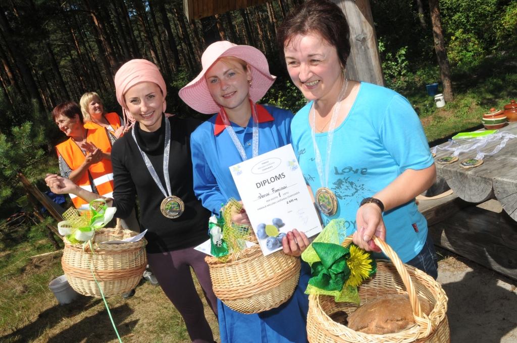 Pa kreisi - Jolanta Svika.