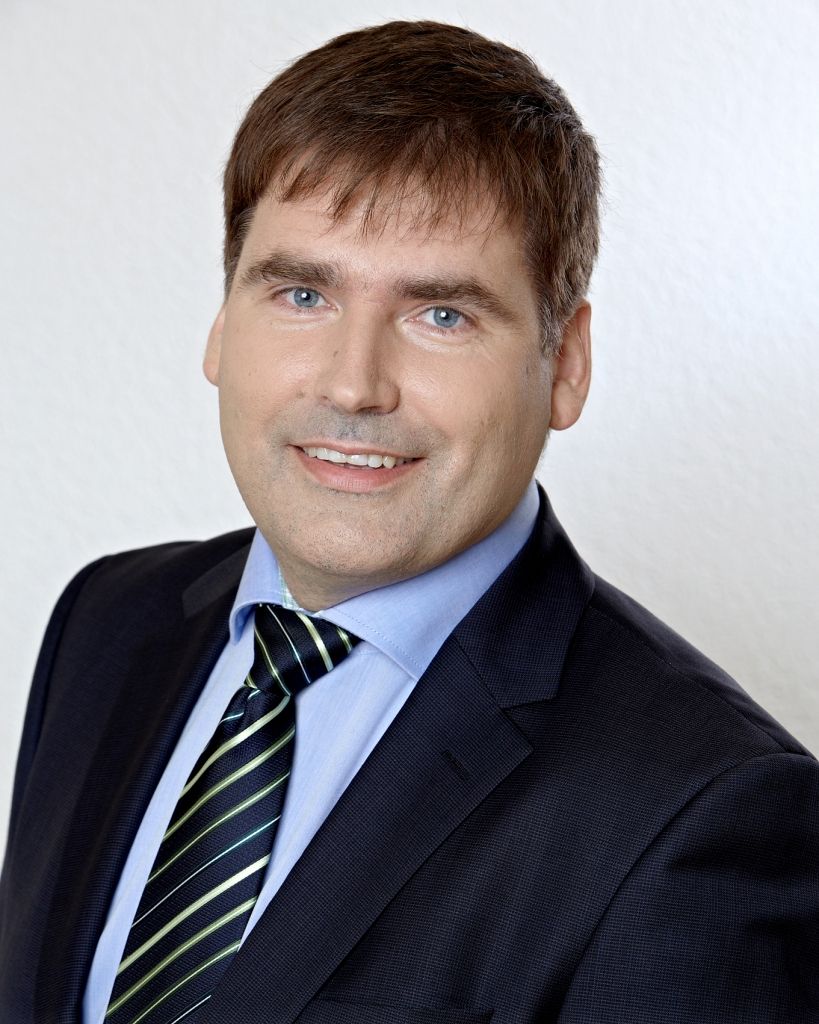 «Ko šobrīd darīt iedzīvotājam? Gaidīt tirgotāju piedāvājumus līdz pat marta sākumam,» skaidro A/S Sadales tīkls valdes loceklis I. Pētersons.