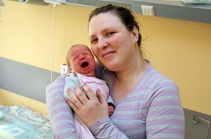 Pirmdienas, 17. marta, pirmajās minūtēs savu otro meitiņu pasaulē nākam sagaidīja jelgavnieki Iveta un Matīss Veiguļi.
Autors: Agris Samcovs