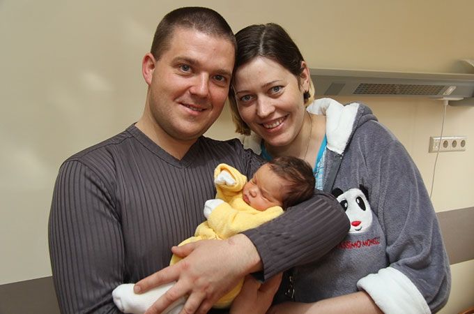 Kopā ar Latvijas Neatkarības deklarācijas pasludināšanas gadadienu 4. maijā turpmāk savu dzimšanas dienu svinēs Gitas Alksnes un Mārtiņa Ozola pirmdzimtā Amanda.
Autors: Agris Samcovs