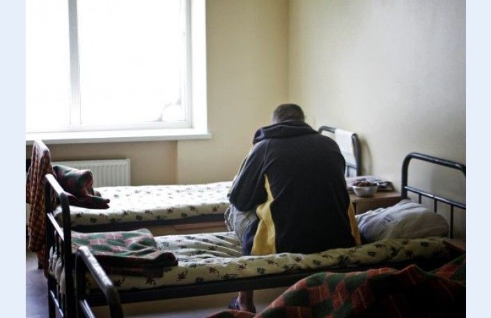 Pēc tam, kad aprūpes centra Zemgale direktors Ilgonis Leišavnieks vērsās policijā par iespējamo vardarbību centra filiālē Ziedkalne, viņš saņēma labklājības ministra Ulda Auguļa disciplinārsodu. Ģenerālprokuratūra Augulim izteica brīdinājumu.

Autors: LETA