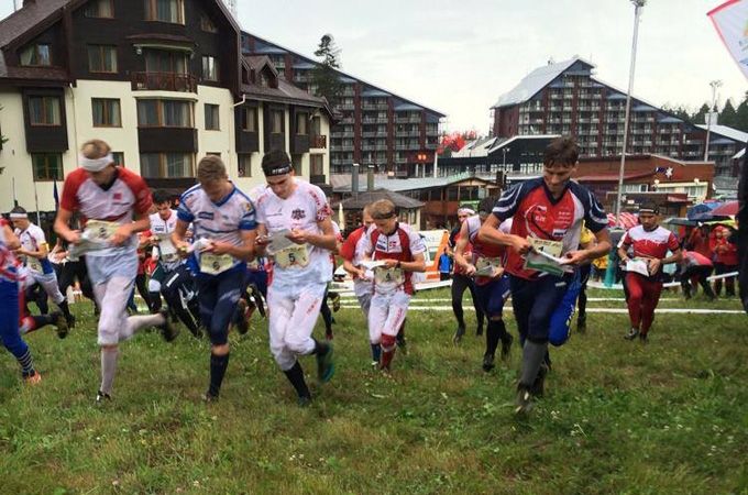 Pirmā etapa starts. Ar 5.numuru attēlā ieraugāms Mikus Puriņš.