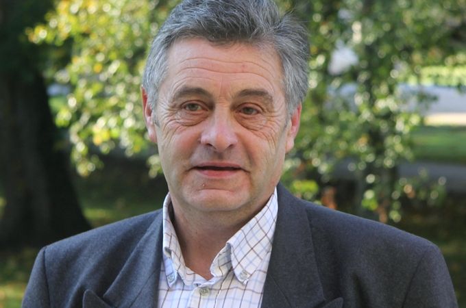 pagasta vadītājs Algerds Miksis agrāk dzīvojis Tērvetes novada Bukaišu pagastā, bet tagad par savējo ar lepnumu sauc Bēni.

