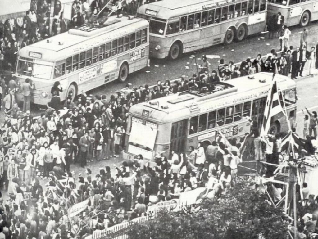 1939. gada 17. novembris. Nacistu okupanti Čehoslovākijā (tad to sauca par Bohēmijaa and Morāvijas protektorātu) Prāgā apspiež Čārlza universitātes Medicīnas fakultātes studentu demonstrāciju.
Autors: obessu.org