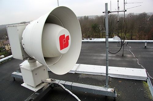 Ugunsdzēsēju sirēna uz slimnīcas 