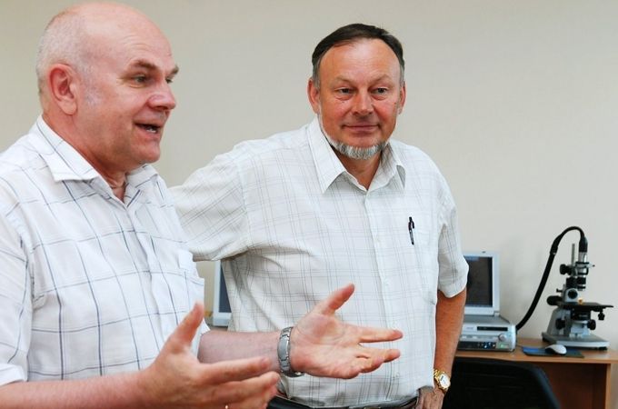 LLU Tehniskās fakultātes asociētais profesors Aivars Kaķītis (pa labi)
Autors: LLU