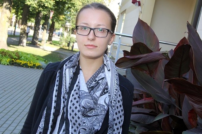 Diāna Ļisova no Zaļeniekiem beigusi Jelgavas Spīdolas ģimnāziju un patlaban LLU studē ekonomiku.