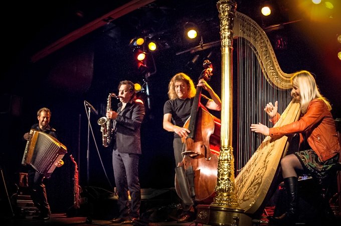 Autors: publicitātei