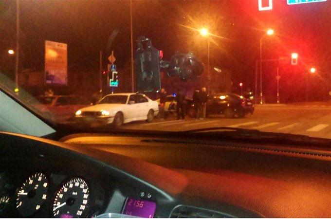 Aculieciniekam izskatījies, ka avārijā pie Jelgavas CSDD iesaistītas četras automašīnas.
Autors: @ArtisKirils