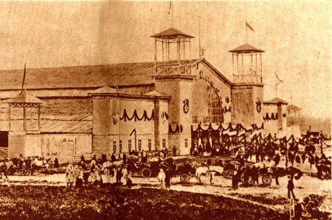 IV Vispārīgo latviešu Dziesmu un Mūzikas svētku ēka Jelgavā (Atpūta. 1933. Nr. 450. 16, 17. lpp.)
Autors: arhivi.lv