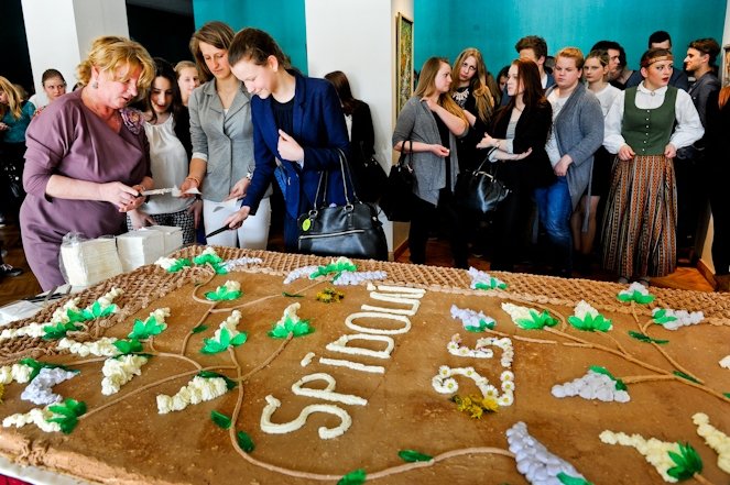 Tā nav dzimšanas diena bez īstas kūkas, ko šoreiz grandiozu sarūpējuši paši «spīdolieši».  