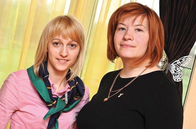 Ieva Cīrule un Diāna Āriņa, informatīvās kampaņas «Pārbaudi krūtis, lai dzīvotu!» reģionālās vēstneses, mudina sievietes Latvijā savlaicīgi veikt krūts 
vēža pārbaudes. Kampaņa noslēgsies 23. maijā ar rozā gājienu «Ejam kopā, lai dzīvotu!» no Brīvības pieminekļa līdz «Arēnai Rīga».