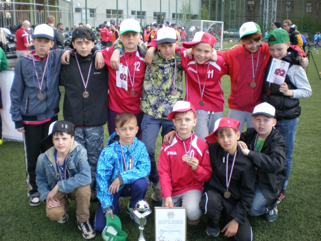 Jelgavas 6. vidusskolas jaunajiem futbolistiem – bronza.