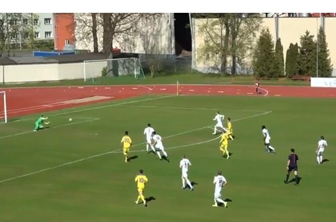 Bumba gan aizlidoja garām jelgavnieku vārtiem, bet Kaspars Ikstens nezaudēja modrību arī šajā epizodē.