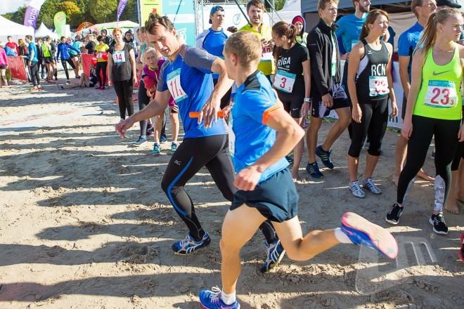 Jānis Mesters stafetes kociņa pieņemšanas brīdī
Autors: Reinis Oliņš