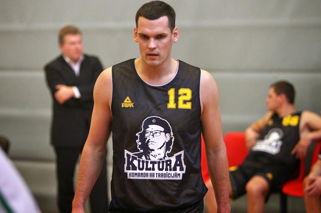 Otrais rezultatīvākais ar 15 punktiem «Kultūras» komandā bija Jānis Šulcs.