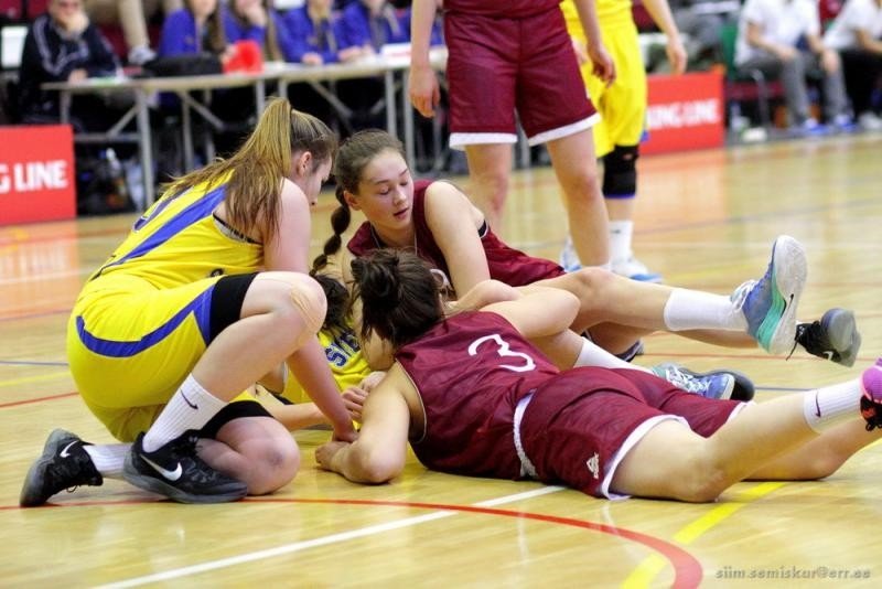 Janeta Rozentāle (vidū) 