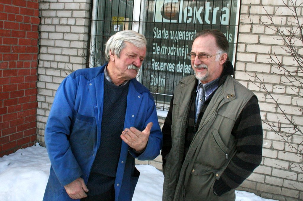 Stepons Jonkus (no kreisās) un Jānis Lasmanis barikādēs bija dažādās vietās, taču jau piecpadsmit gadu strādā kopā uzņēmumā «Elektra».