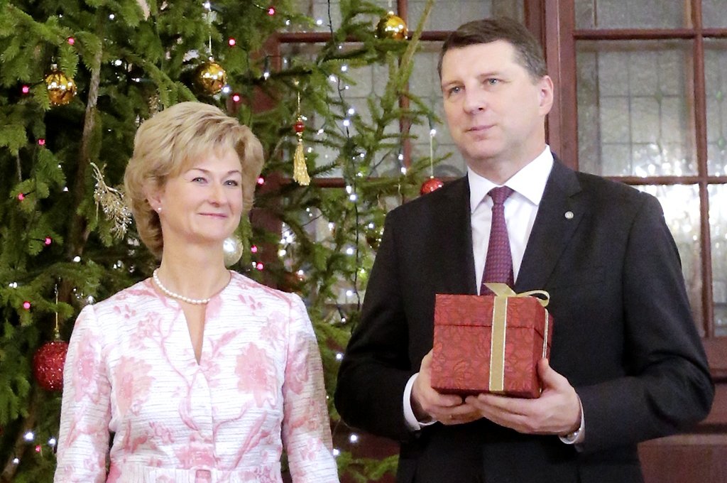 Pasākumu ar savu klātbūtni godinās iniciatīvas patronese prezidenta kundze Iveta Vējone. Tikmēr Jelgavas pilsētas, Jelgavas un Ozolnieku novadu jaunieši trīs gadus veidos patriotisma laika kapsulu ar veltījumu Latvijai valsts simtgadē, ko nolemts pasniegt prezidentam Raimondam Vējonim.