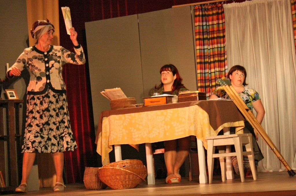 Visai baudāmi 21.novembrī nospēlēja arī Valgundes amatierteātris, kas gan netika tālāk uz reģionālo skati.