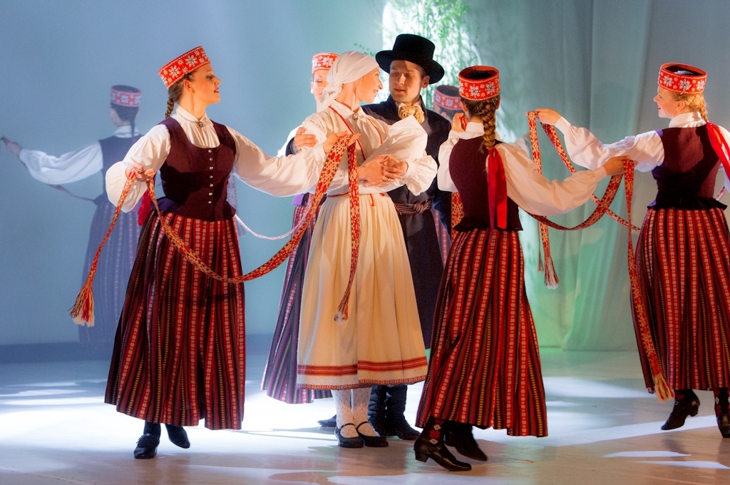 Foto no Sandras Kauranenas dejas «Dod, Māriņ, bērniņam»