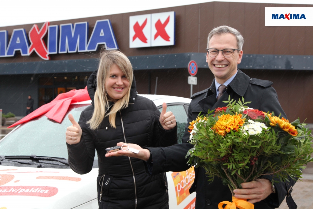 Norgita Ņikonova un “Maxima Latvija” komercdirektors Viktors Troicins