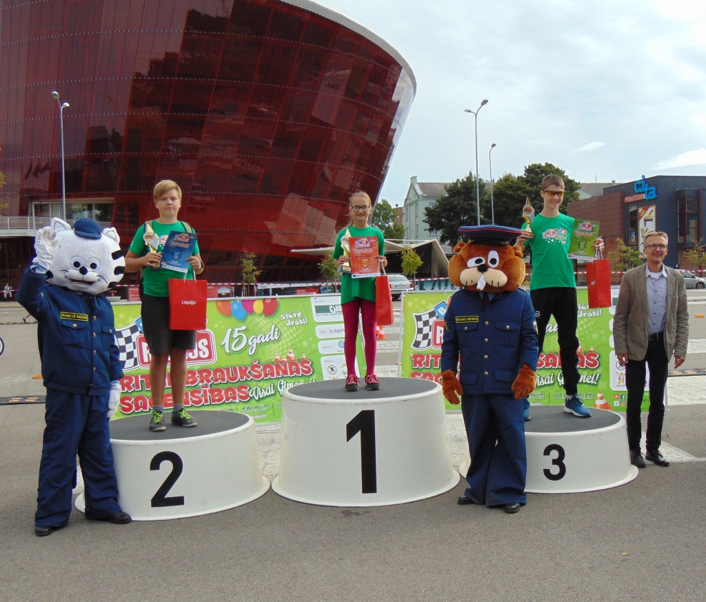 11 līdz 14 gadu vecuma grupā trešo vietu ieguva Kārlis Zeidaks.