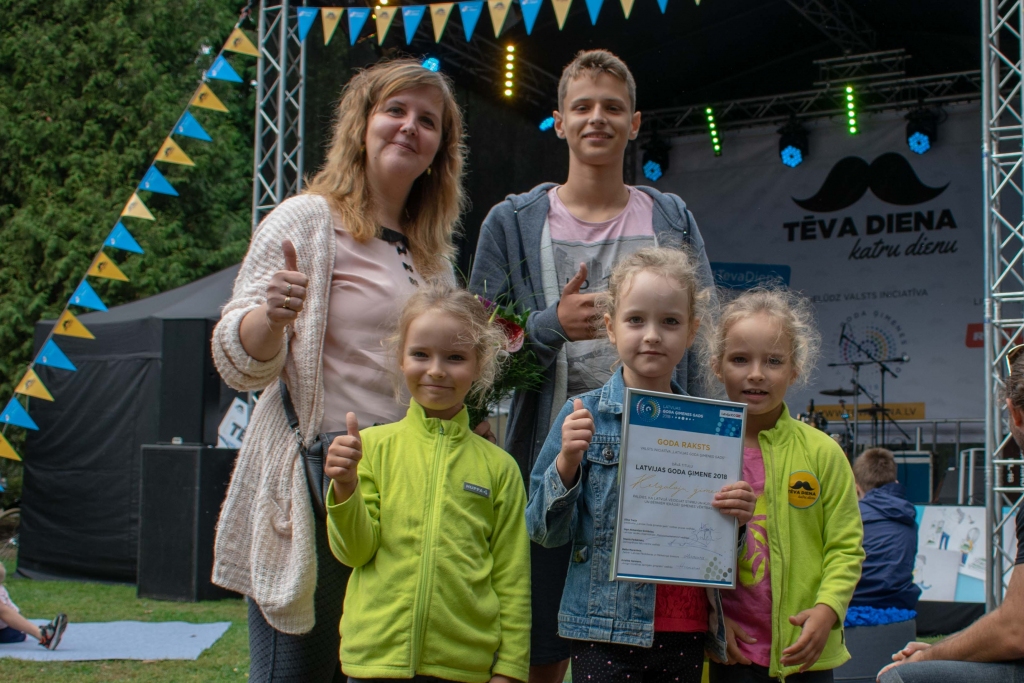 Ķergalvju ģimene godināšanas pasākumā