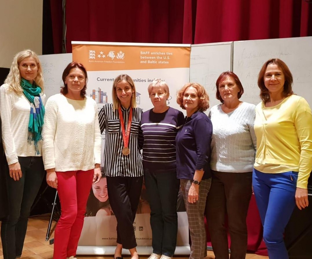 Kopīgs foto piemiņai par tikšanos. No kreisās – Egija Kravcova, Anželika Paegle, Kimberlija Vandenberga, Inta Alksne, Jeļena Visocka, Astra Ozoliņa un Inga Arnīte. 
