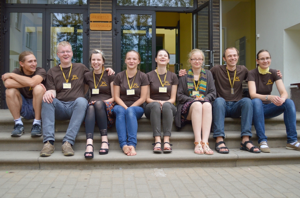 Draudzīgā darba grupa kopā ar Ievu un Eduardu Krūmiņiem viņu iepriekšējā organizētajā Priekuļu 3x3 saietā