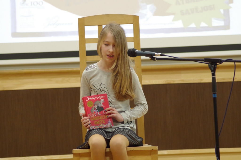 Sacensību uzvarētāja Līva Gailīte no Ozolnieku vidusskolas