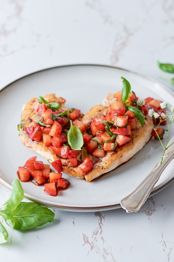 Vistiņa zemenēs diviem