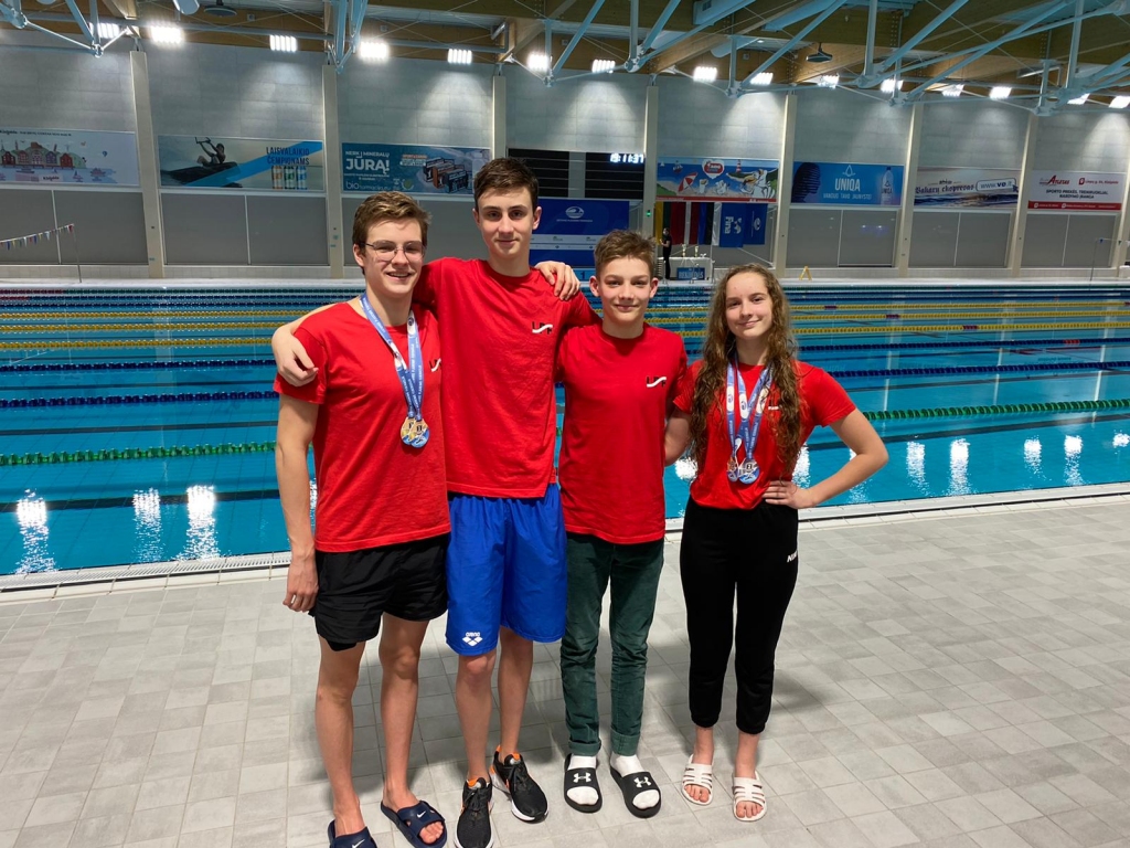 Klaipēdas baseinā divkārtējais Baltijas čempions Matīss Kaktiņš (no kreisās), Nikolass Deičmans, Kristians Brenčs un Nikola Elpe.

