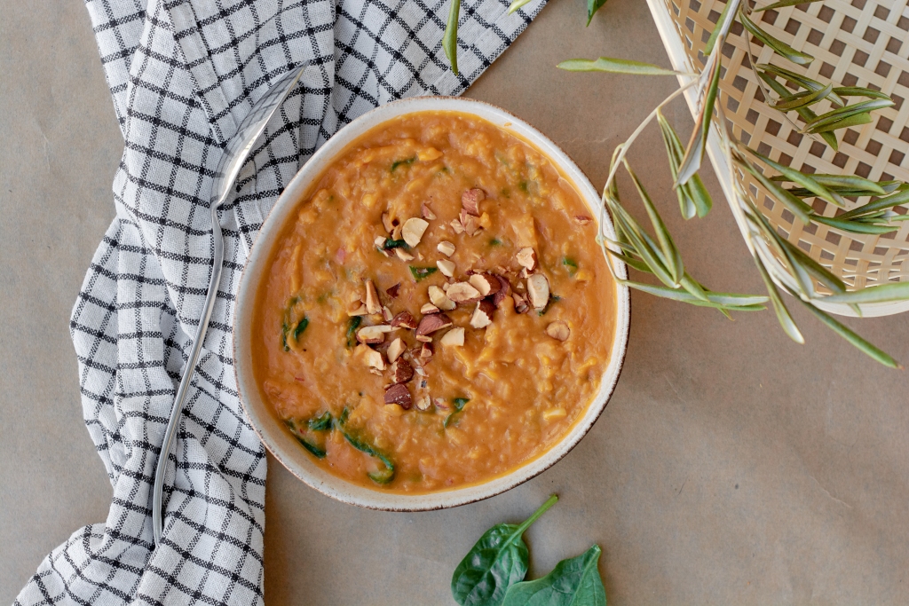 Ķirbju sautējums ar lēcām un kokosriekstu pienu